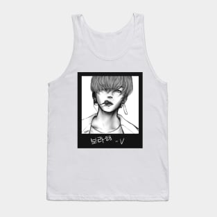 BTS - V gray scale portriat Tank Top